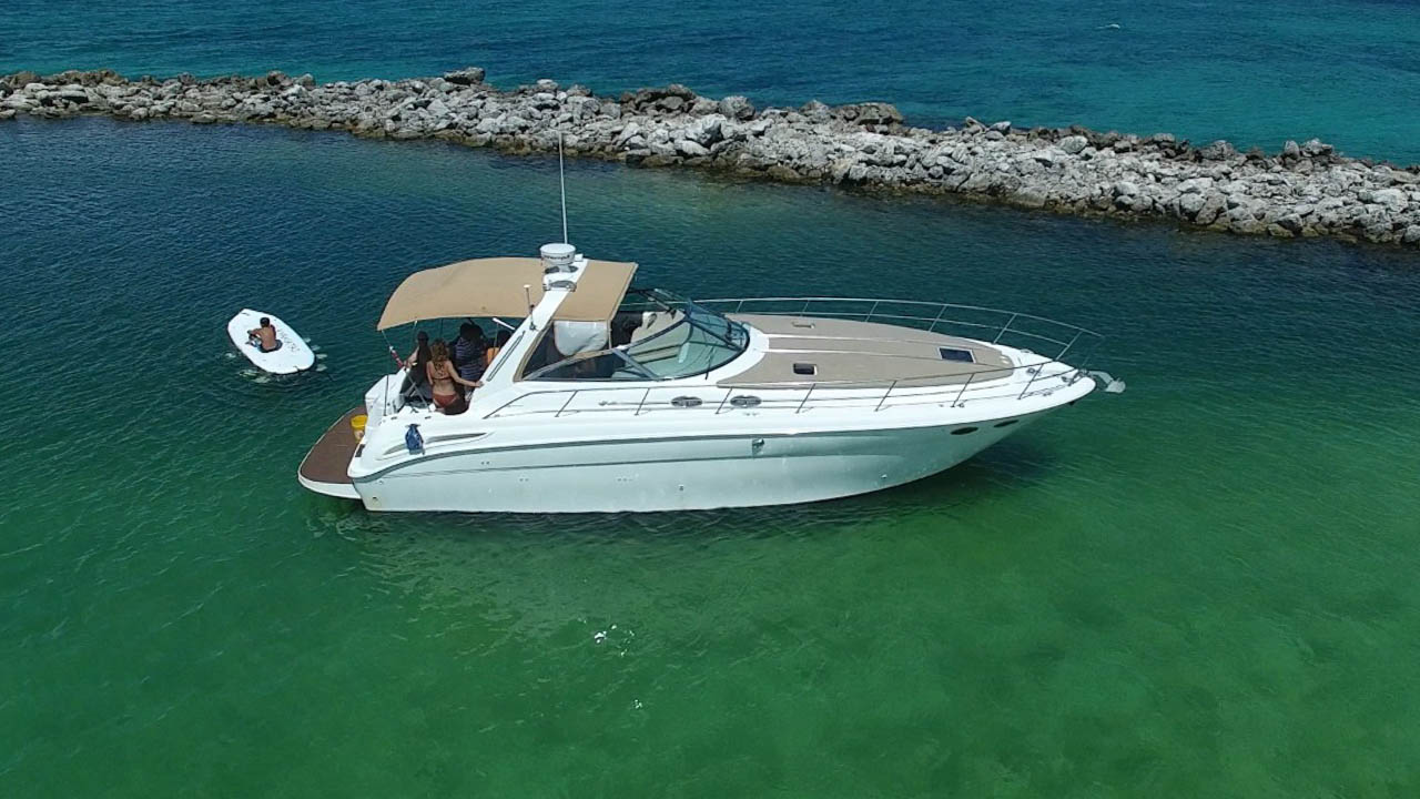 38 Sea Ray yacht